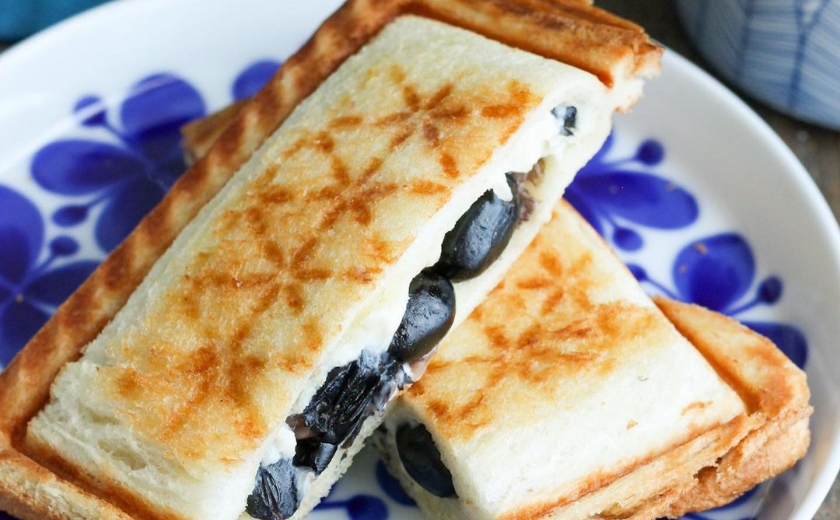 黒豆のチーズクリームサンド